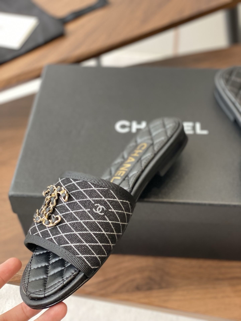 Ch**el slippers